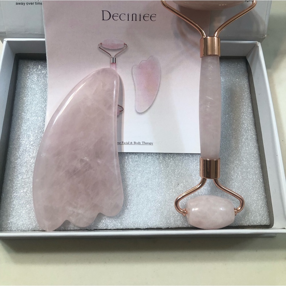 Deciniee Jade Stone Roller set.  NEVER USED!